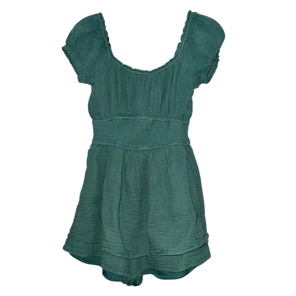 Hollister Tiered Shorts Romper Size Medium - Picture 1 of 8
